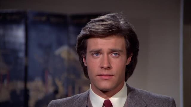 S03:E18 - Reunion in Singapore