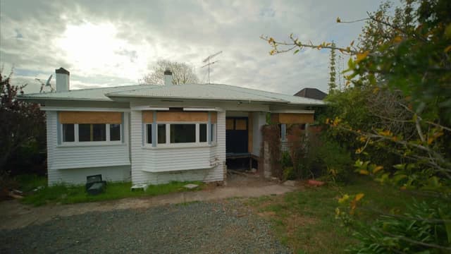 S01:E08 - South Head House