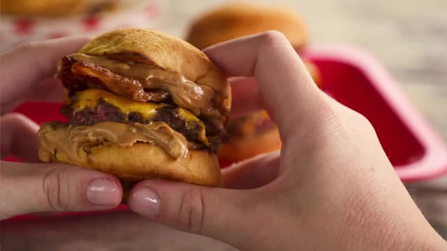 S03:E18 - Handheld Happiness