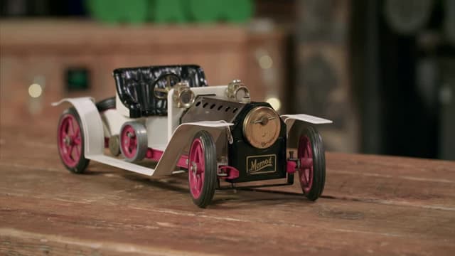 S02:E12 - Big Ted and Little Ted, Victorian Lamp Post and Steam Car