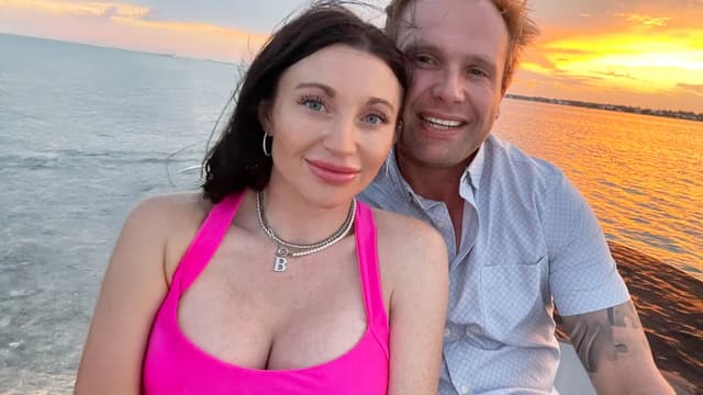S01:E04 - Plastic Surgeon Accused in Wife's Death