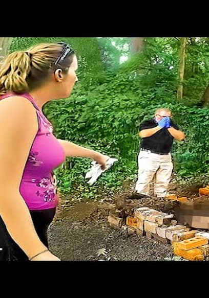 S01:E03 - Daughter Finds Mother’s Body In Backyard poster