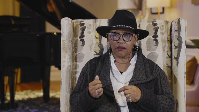 S01:E02 - Mama Holiday Wants to Ride