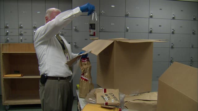 S06:E15 - Left for Dead / On the Case