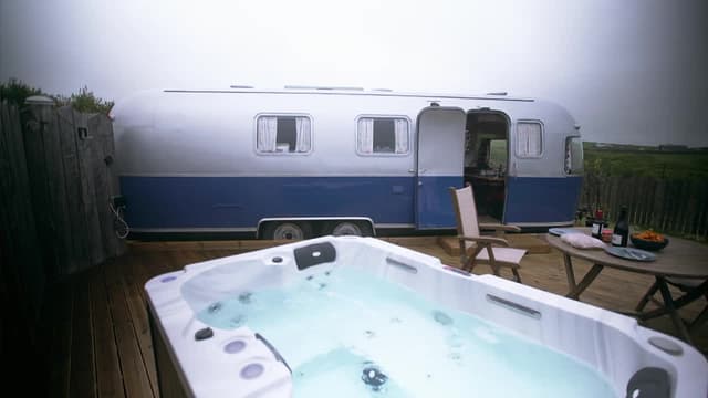 S01:E04 - Woolacombe