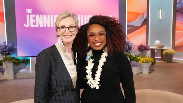 S04:E47 - Jane Lynch, Ms. Pat