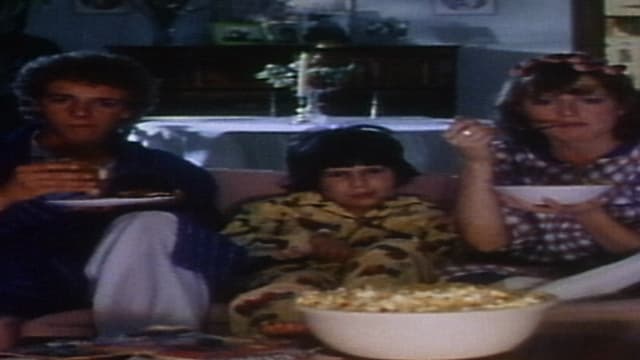 T02:C01 - S02:E01 - Ghosts