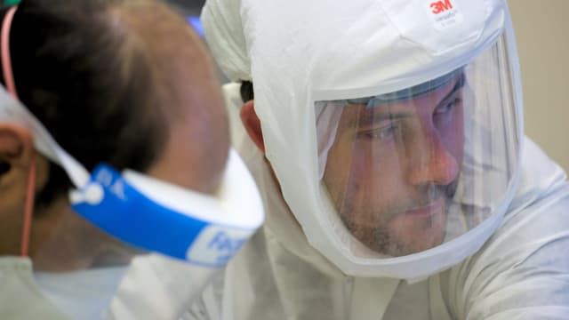 S02:E01 - Life in Their Hands