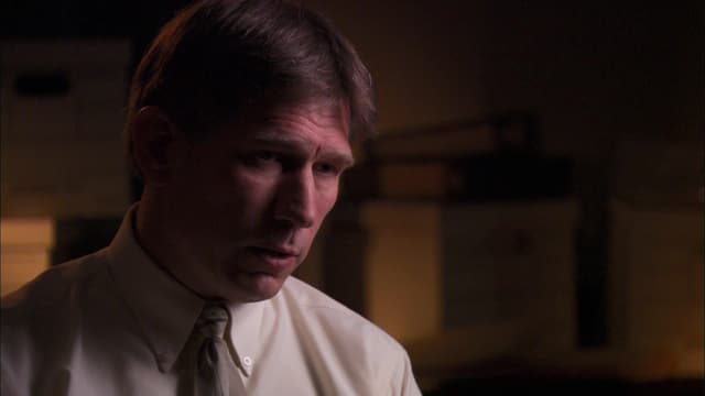 S05:E01 - Man in the Shadows / The Hitchhiker