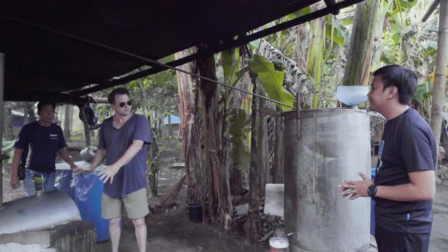 S01:E06 - Ricing to the Occasion in the Philippines