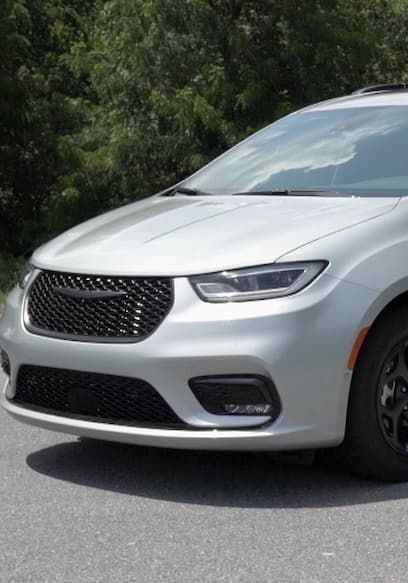 S43:E52 - 2024 Chrysler Pacifica poster