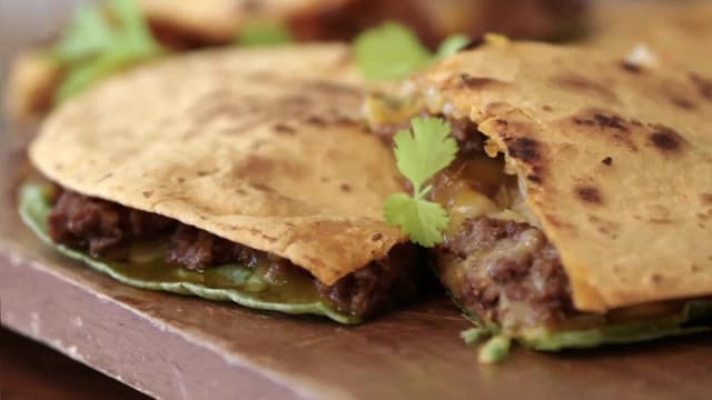 S01:E12 - Street Eats