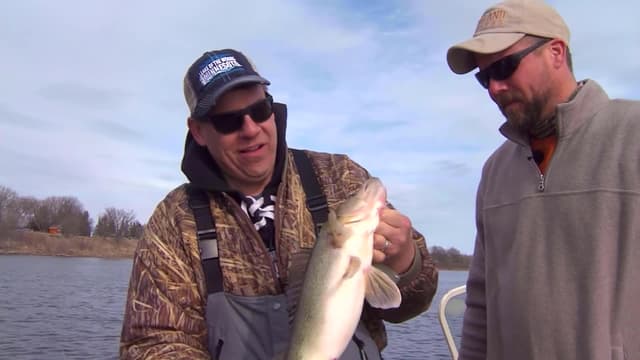 S01:E16 - Rainy River Spring Walleye and Sturgeon