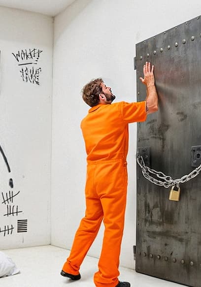 S07:E13 - 24-Hour Solitary Confinement: Can the Boys Survive? poster