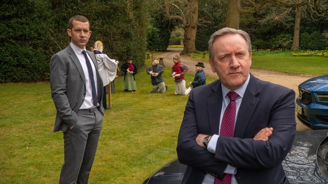 S22:E04 - The Scarecrow Murders