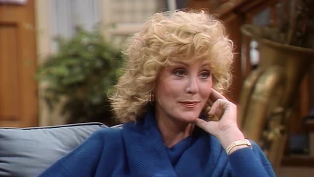 S01:E04 - Carol's Article