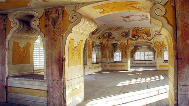 S01:E02 - Cesky Krumlov and Holasovice