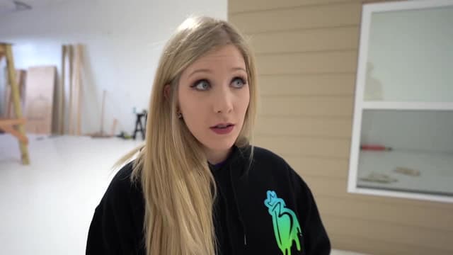 S07:E02 - 100 Layers Challenge vs an Actual Firefighter