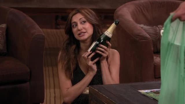 S03:E24 - Charlie and the Christmas Hooker