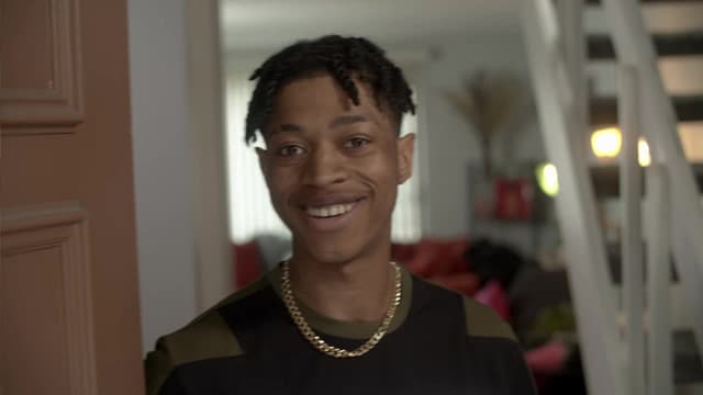 S01:E01 - Guess Who's Back