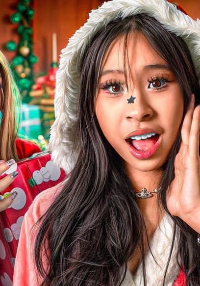 S01:E04 - Christmas Presents Unboxing With Nevada and Elsa poster