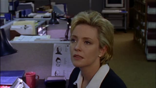 S03:E03 - Isn't It Romantic