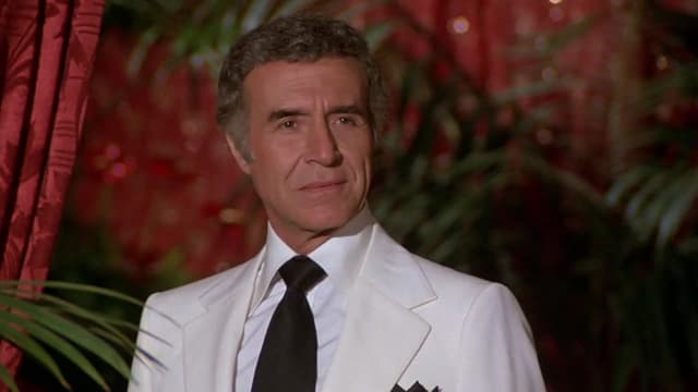 S03:E13 - Lookalikes / The Winemaker