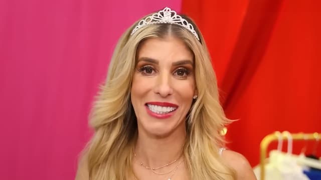 S06:E13 - Dress to Impress in Real Life: Princess