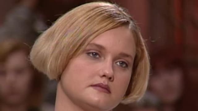 S01:E55 - Leigha vs. Barry