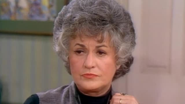 S04:E424 - Maude's Ex-Convict