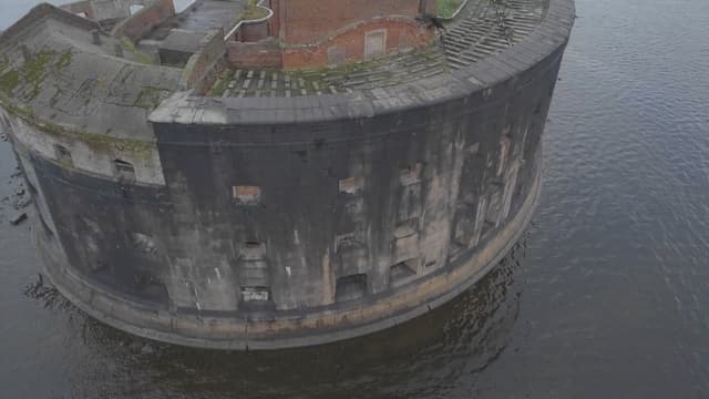 S08:E04 - Plague on Hell Island