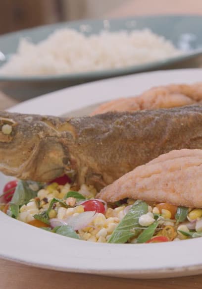 S01:E09 - Thai One On: Fish Salad With Salty Sweet Dressing poster