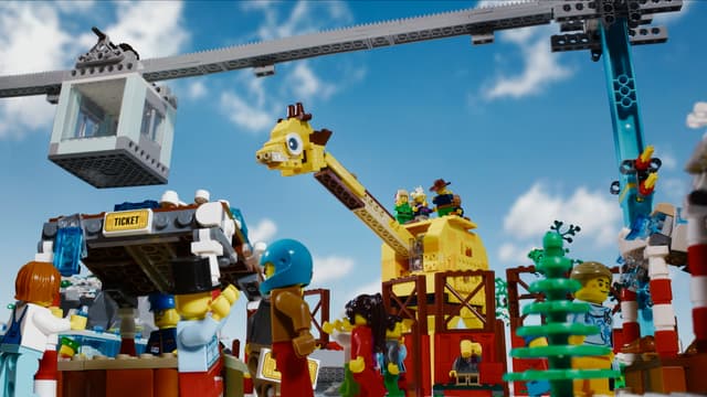 S04:E17 - Celebrity Holiday Bricktacular: New Holiday Classics