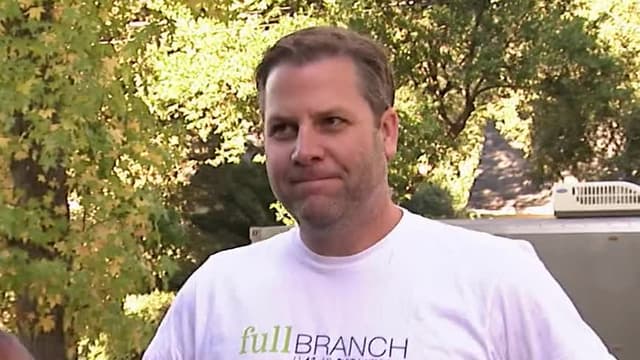 S06:E01 - Rose Parade