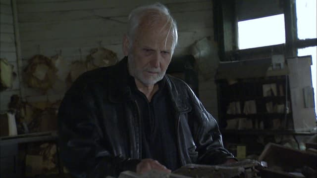 S13:E17 - Red, White and Blues