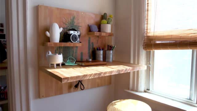 S02:E01 - Murphy Desk & Art Desk