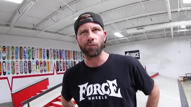 S01:E08 - Pro Finger Boarder vs. Skateboard / Highest Kickflip