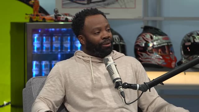 S2026:E17 - Chase Elliott Wins Martinsville After Bold Strategy — Hamlin Dominates but Falls Short