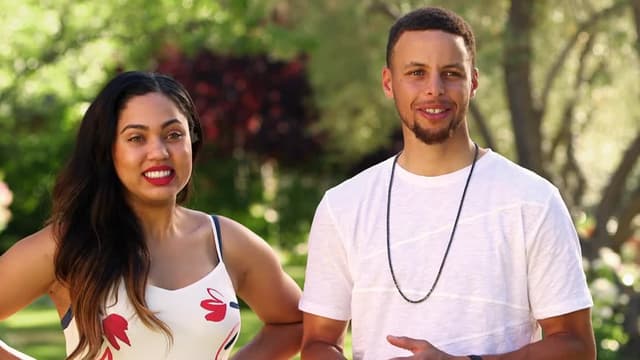 S01:E01 - The Curry Family's Pony Playhouse