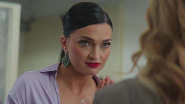 S01:E06 - The Influencer