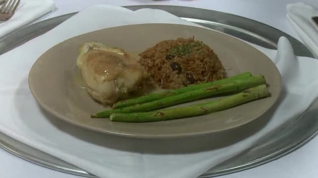 S01:E08 - The Kids’ Table