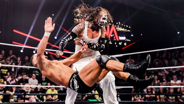 S19:E46 - NXT Showdown