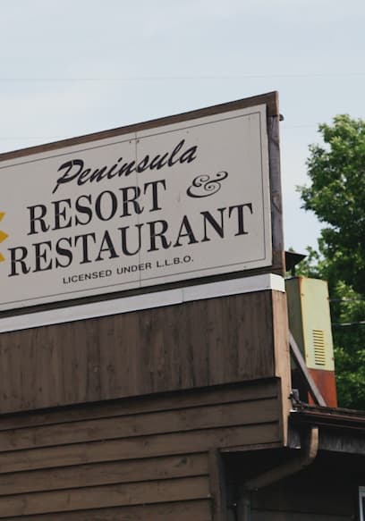 S01:E08 - Peninsula Resort poster