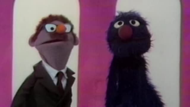 S09:E36 - Snuffy Arrives in Hawaii