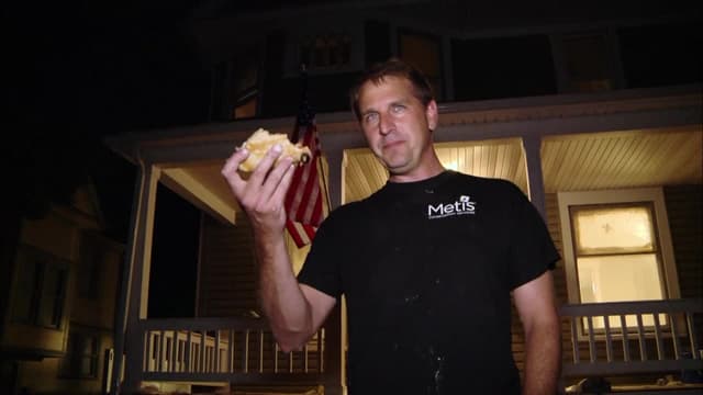 S05:E11 - A Bathroom Fit for King James