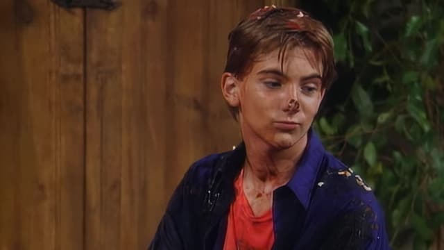 S05:E10 - Paper Route