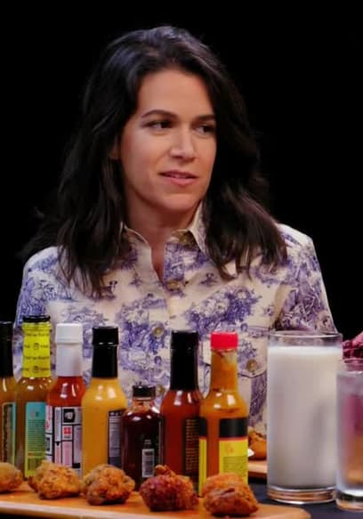 S08:E02 - Abbi and Ilana of "Broad City" Go Numb While Eating Spicy Wings poster