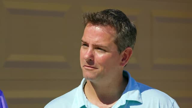 S03:E02 - Brotherly Luck