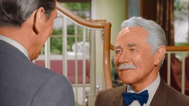 S02:E11 - Aunt Clara's Old Flame
