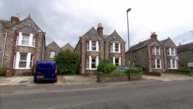 S01:E13 - North Devon